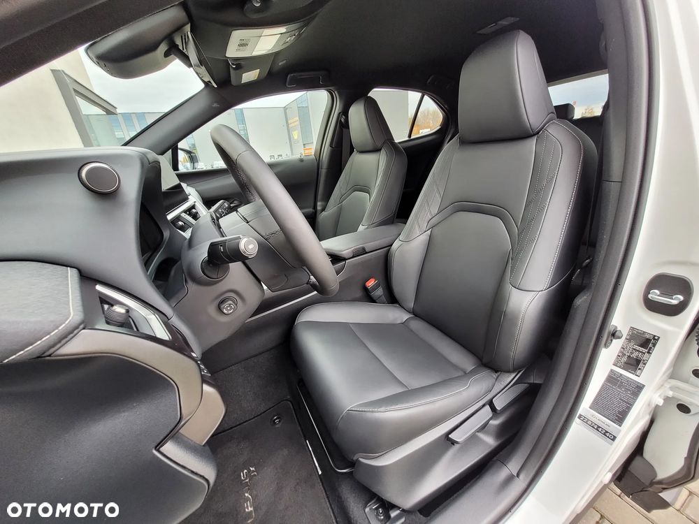 Lexus UX 300h F Sport Design - 11