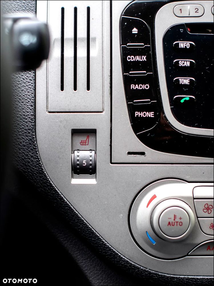 Ford Kuga - 27