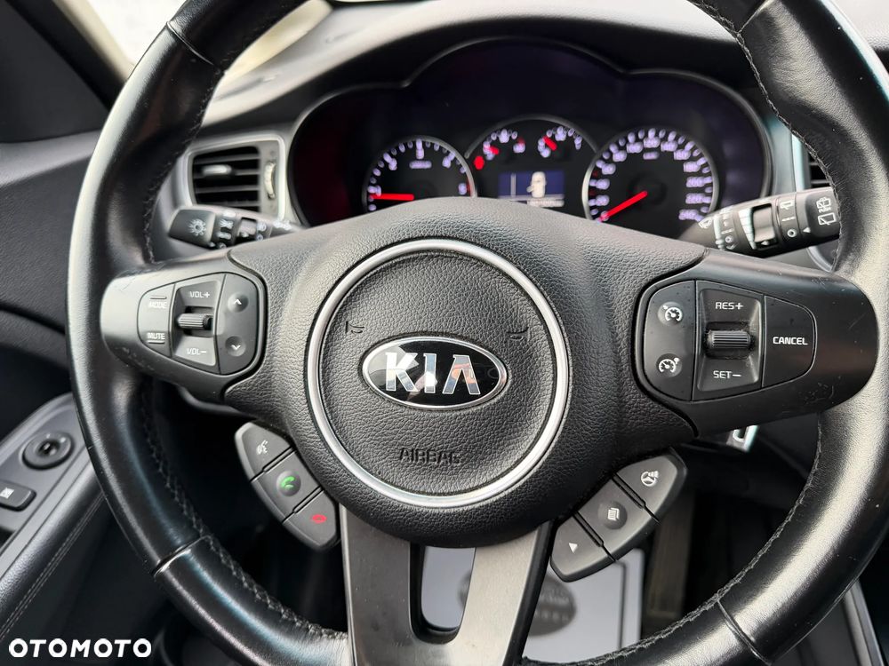 Kia Carens 1.7 CRDi 115 Dream Team Edition - 9