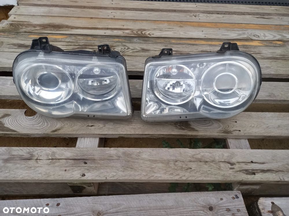 CHRYSLER 300C LAMPA PRZEDNIA PRAWA LEWA XENON - 1