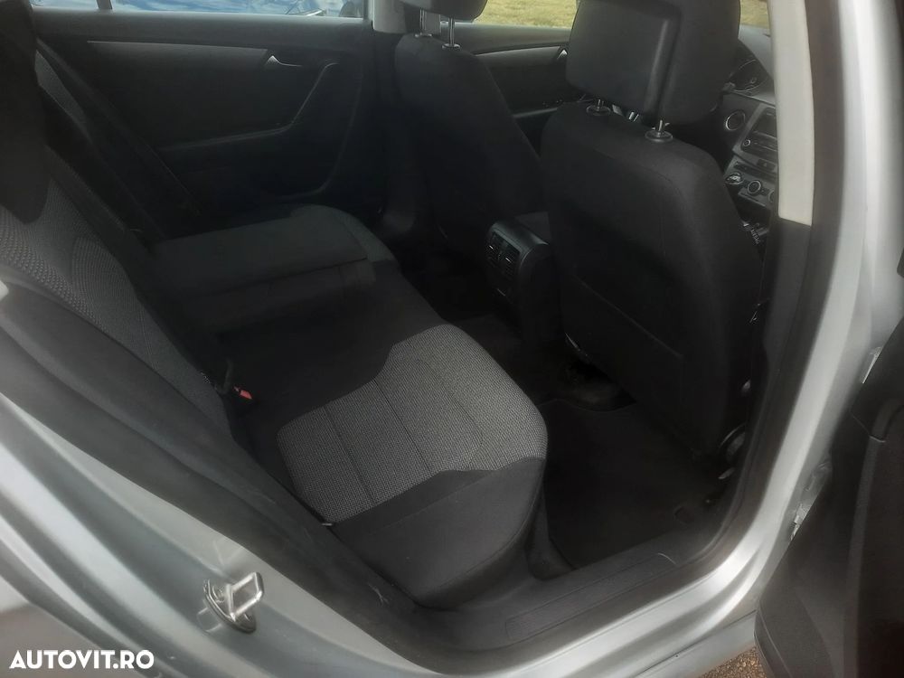Volkswagen Passat 2.0 Blue TDI SCR Comfortline - 12