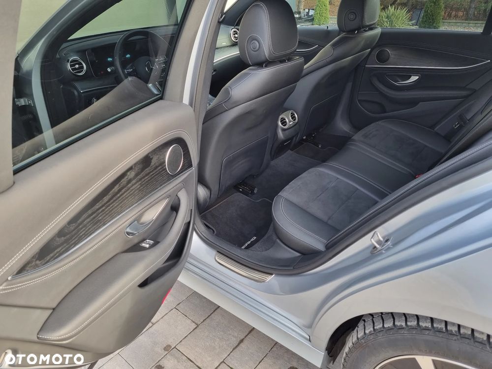 Mercedes-Benz Klasa E 220 d 4Matic T 9G-TRONIC AMG Line - 13