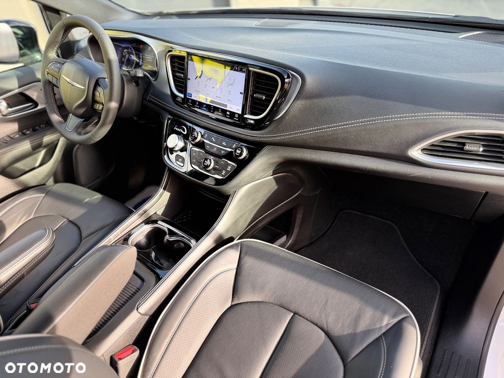 Chrysler Pacifica - 24