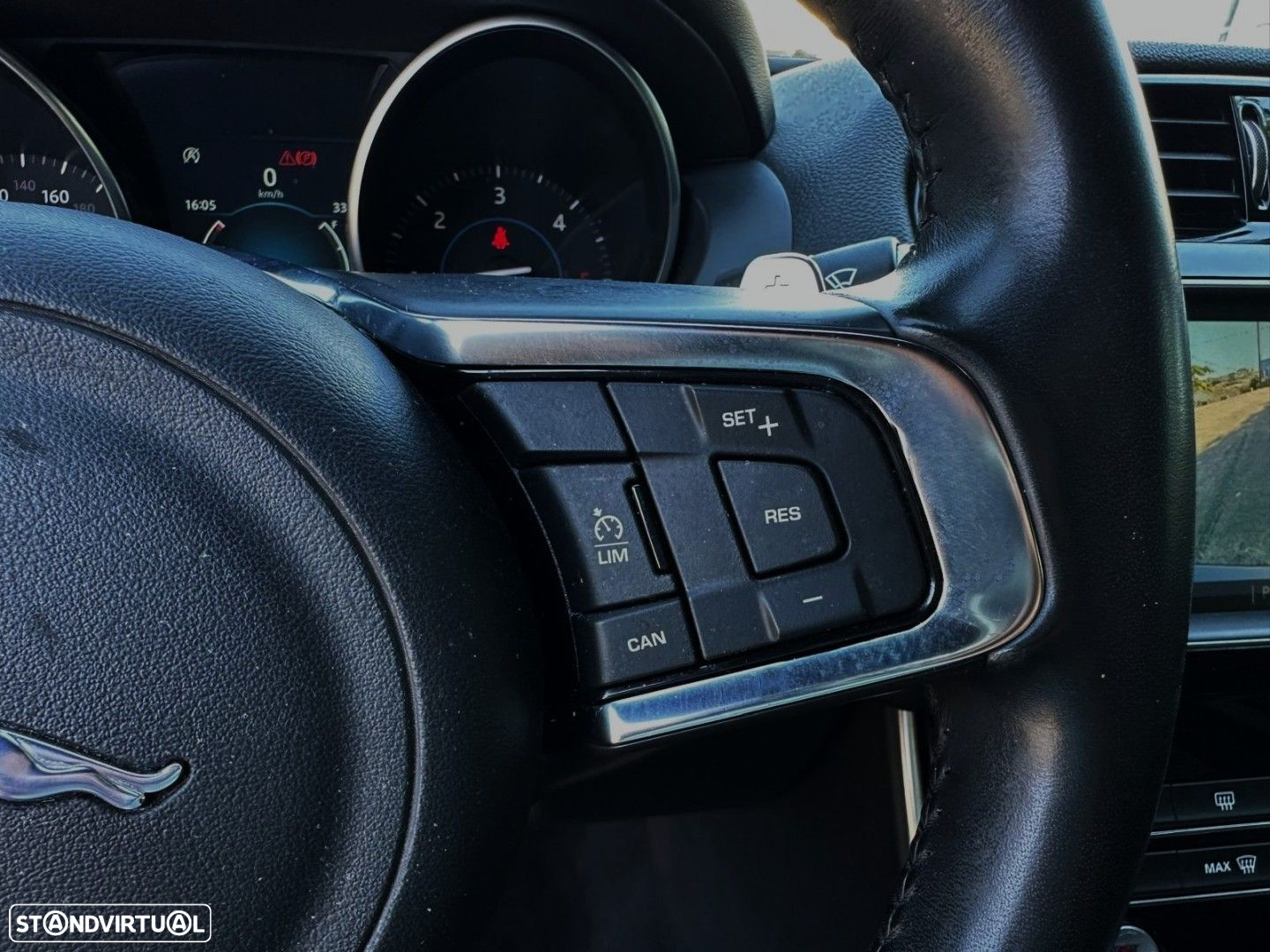Jaguar XE 2.0 D R-Sport Aut. - 35