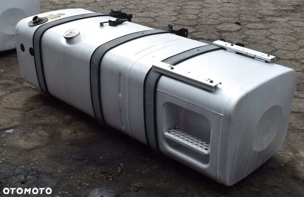 ZBIORNIK PALIWA z AdBlue MAN TGX TGS LOW DECK - 8