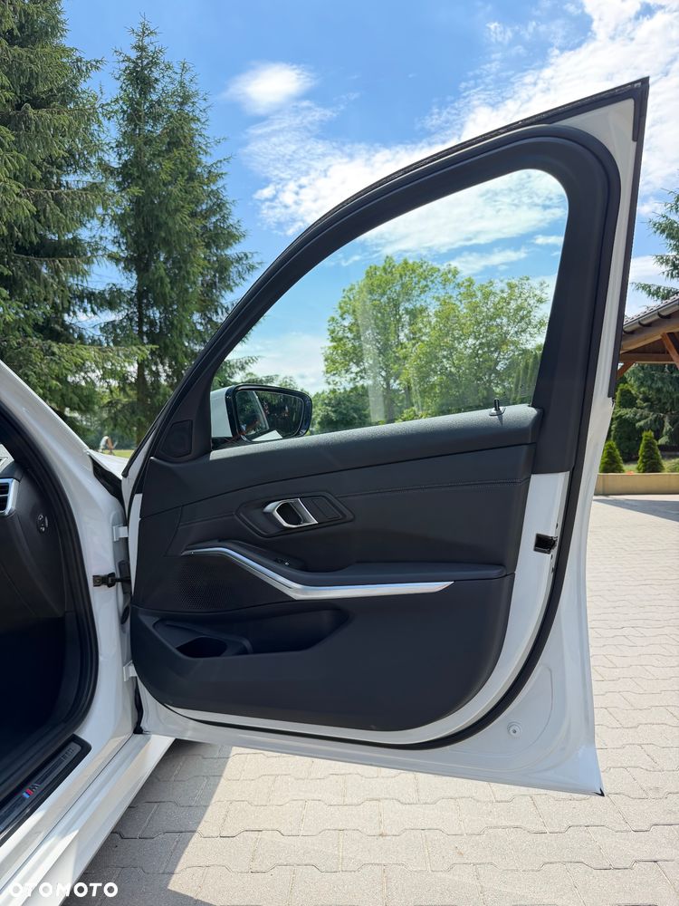 BMW Seria 3 320i M Sport - 22