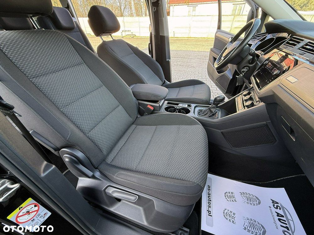 Volkswagen Touran 1.6 TDI SCR DSG IQ.DRIVE - 28