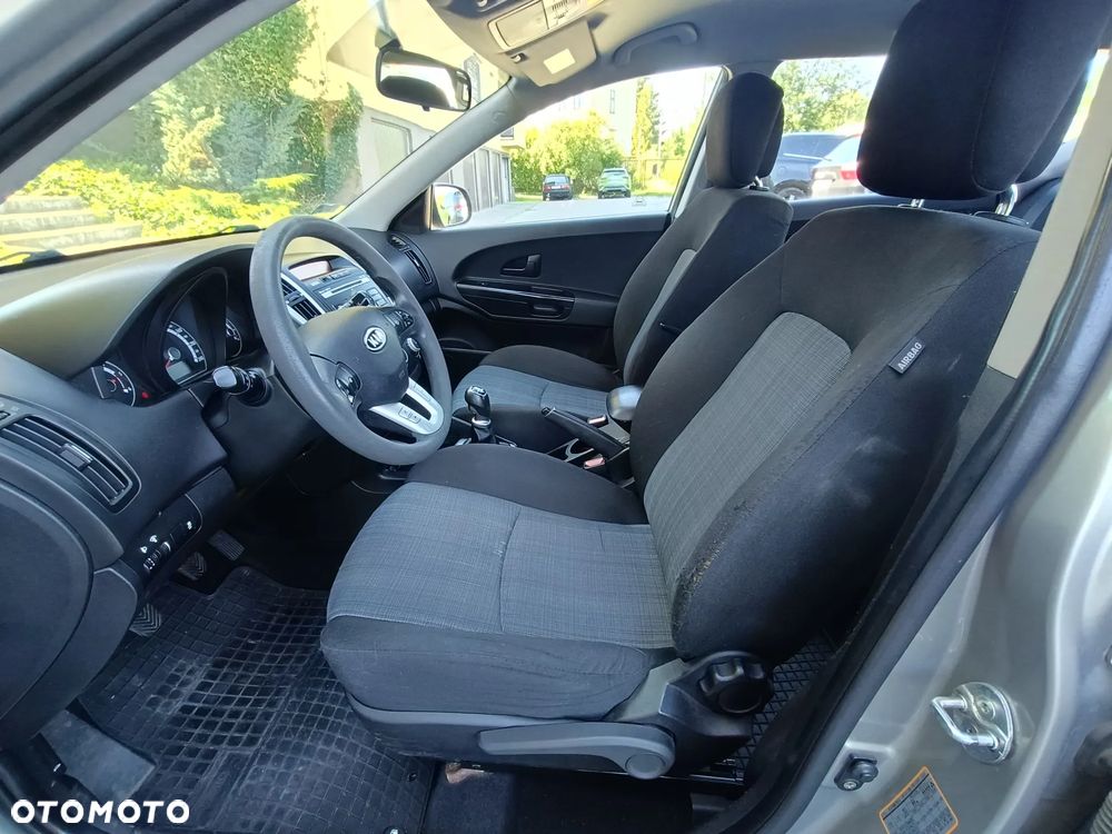 Kia Ceed - 10