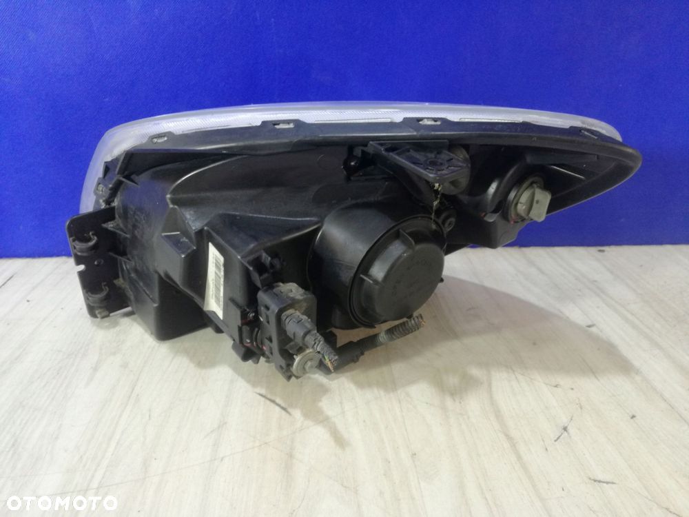 kia sportage ii lift lampa reflektor prawa anglik 07/10 - 2