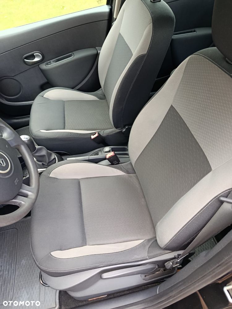 Renault Clio - 8