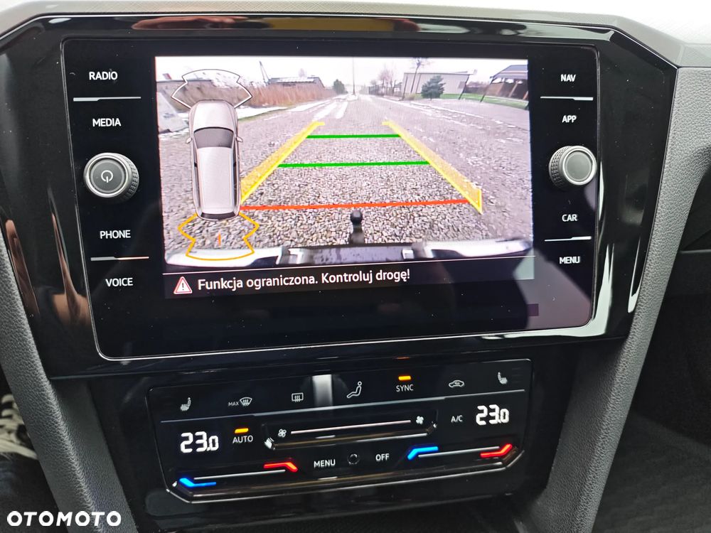 Volkswagen Passat 2.0 TDI SCR DSG Business - 18