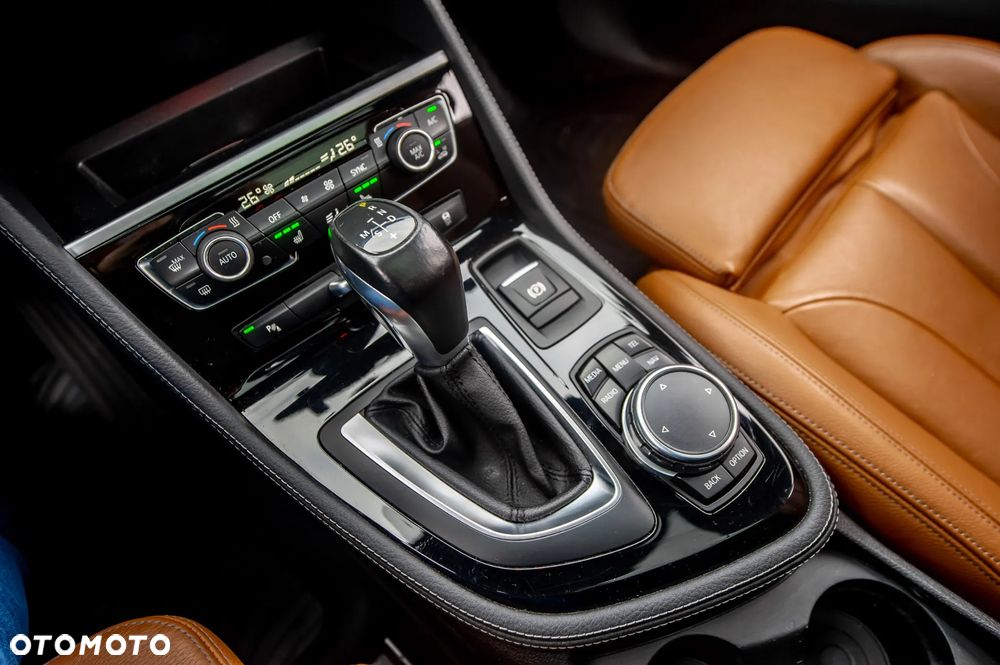 BMW Seria 2 220d GT xDrive M Sport - 24