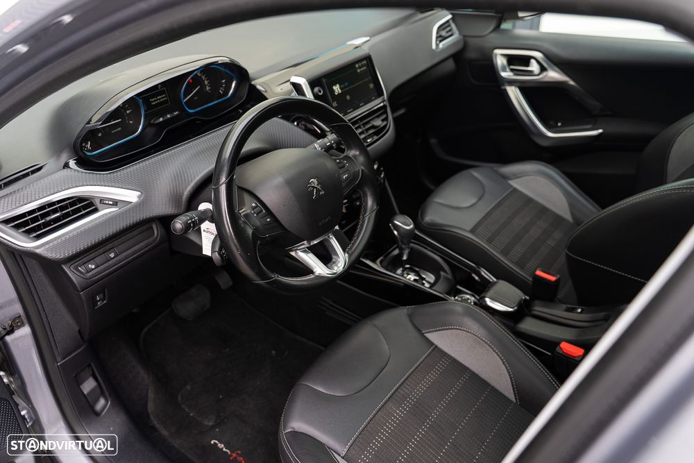 Peugeot 2008 1.2 PureTech Allure EAT6 - 17