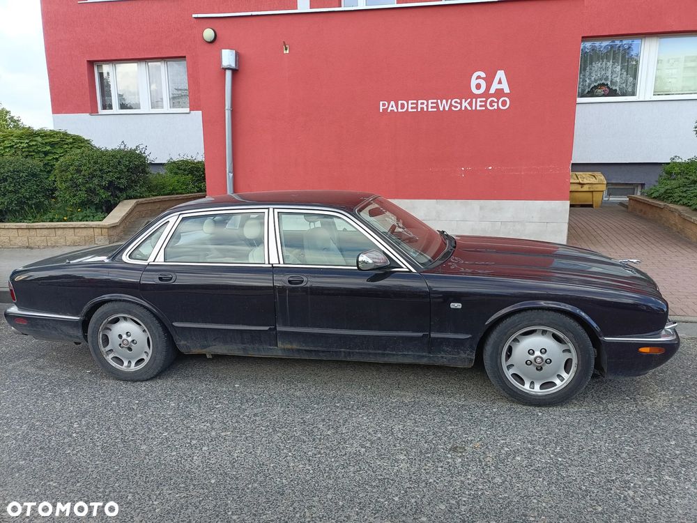 Jaguar XJ - 21