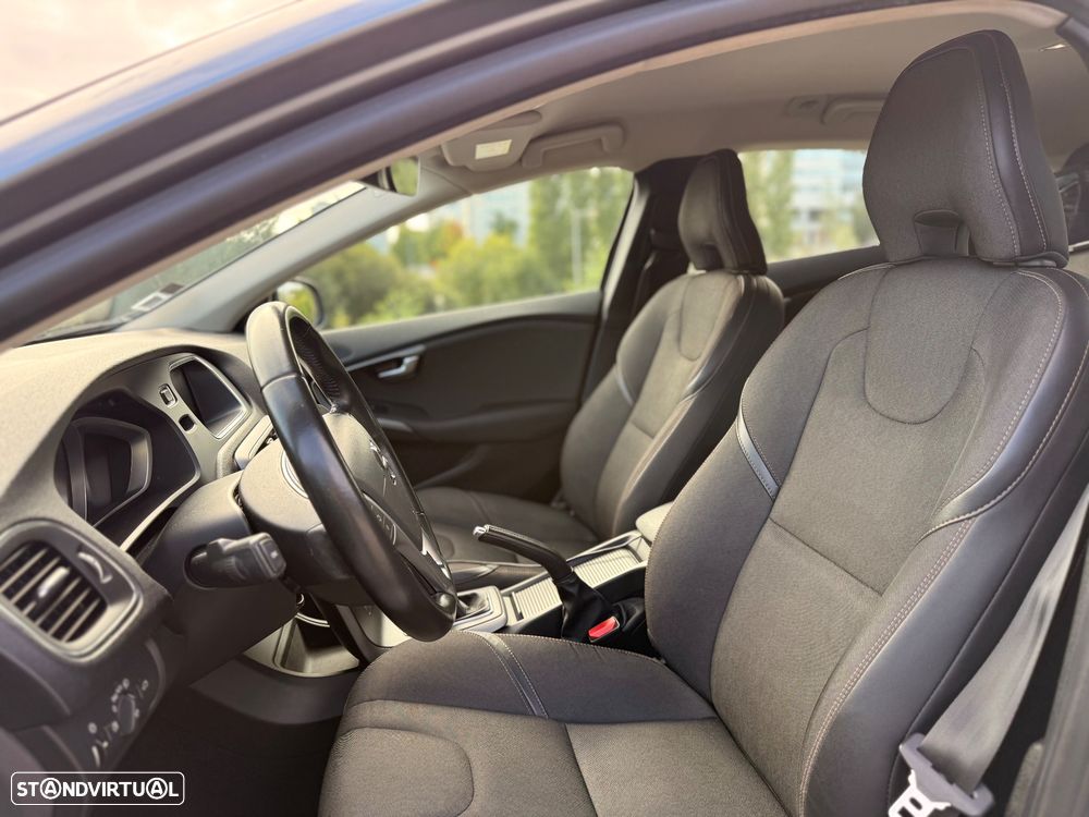 Volvo V40 2.0 D3 Momentum - 8
