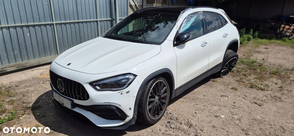 Mercedes-Benz GLA 200 AMG Line - 2