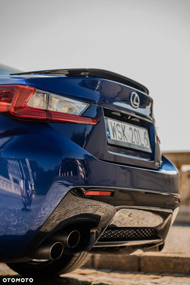 Lexus RC F Carbon - 15