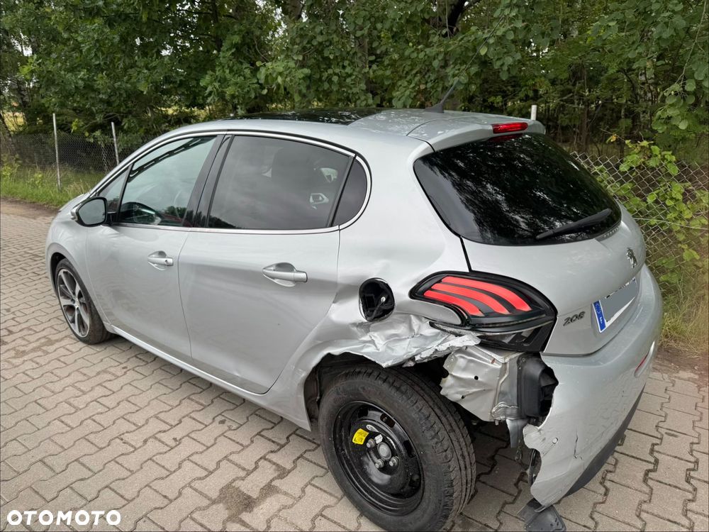 Peugeot 208 1.2 PureTech GPF Signature S&S - 11