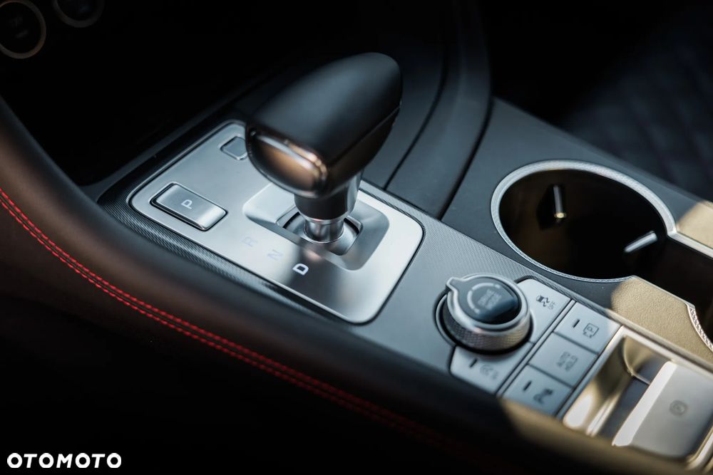Genesis G70 2.0T Plus AWD 8AT Sport - 23