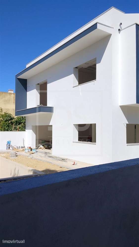 Moradia T4 com Piscina, Garagem 67 m² e Espaço Exterior – Santa Iria d - Grande imagem: 5/28