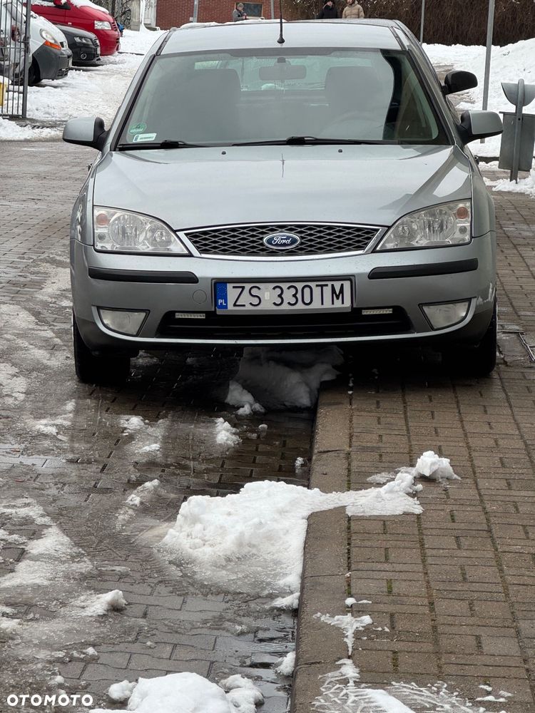 Ford Mondeo 1.8 Ambiente - 12