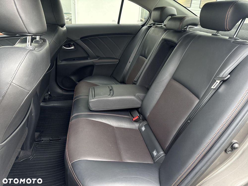 Toyota Avensis 1.8 Premium MS - 12