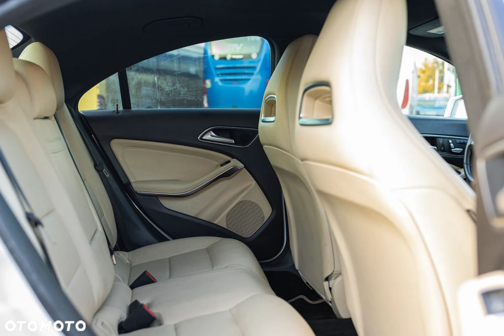 Mercedes-Benz CLA 250 7G-DCT - 7