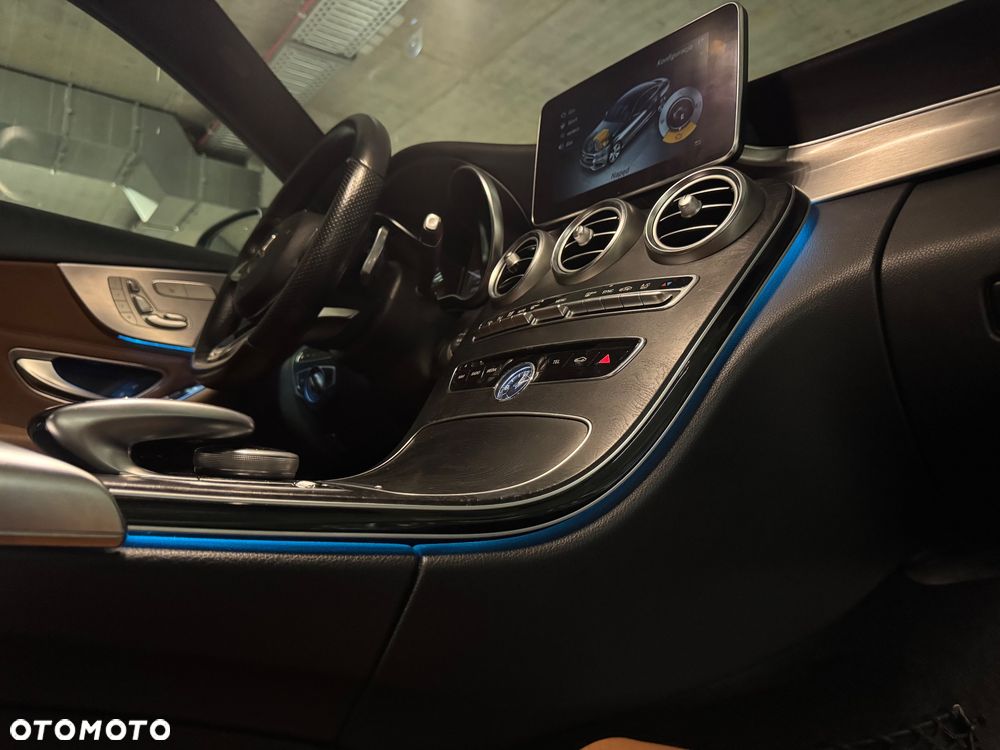 Mercedes-Benz Klasa C 200 4Matic 9G-TRONIC AMG Line - 26