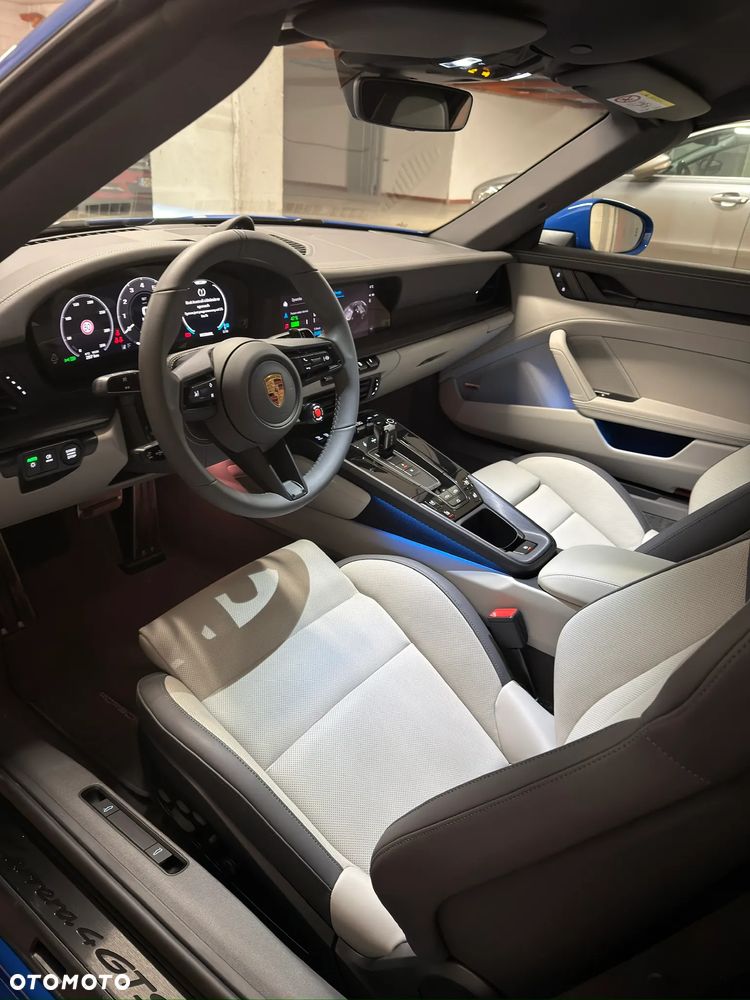 Porsche 911 Carrera T-Hybrid 4 GTS - 6