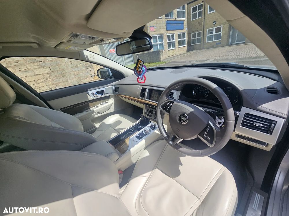 Jaguar XF 2.2D Premium Luxury - 2