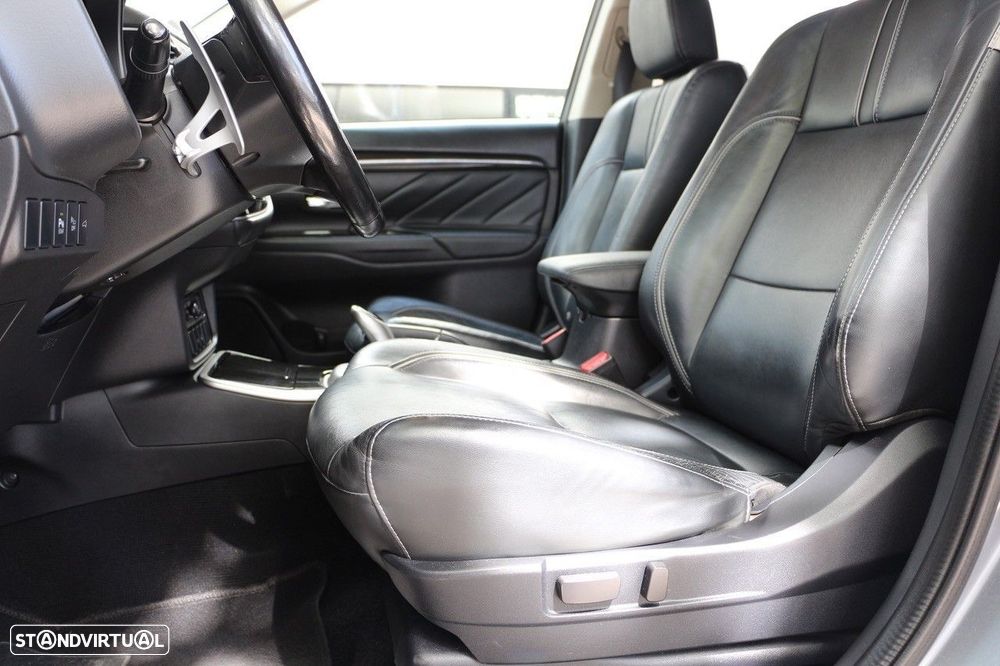 Mitsubishi Outlander 2.0 MIVEC Instyle Navi+ - 19