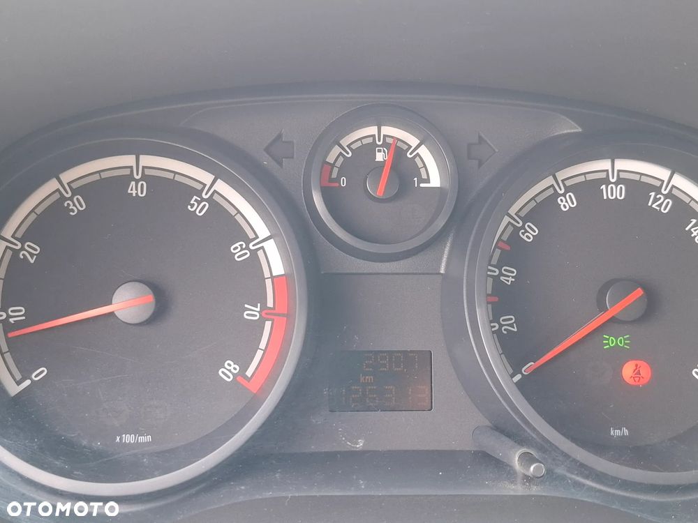 Opel Corsa 1.2 16V Essentia - 9