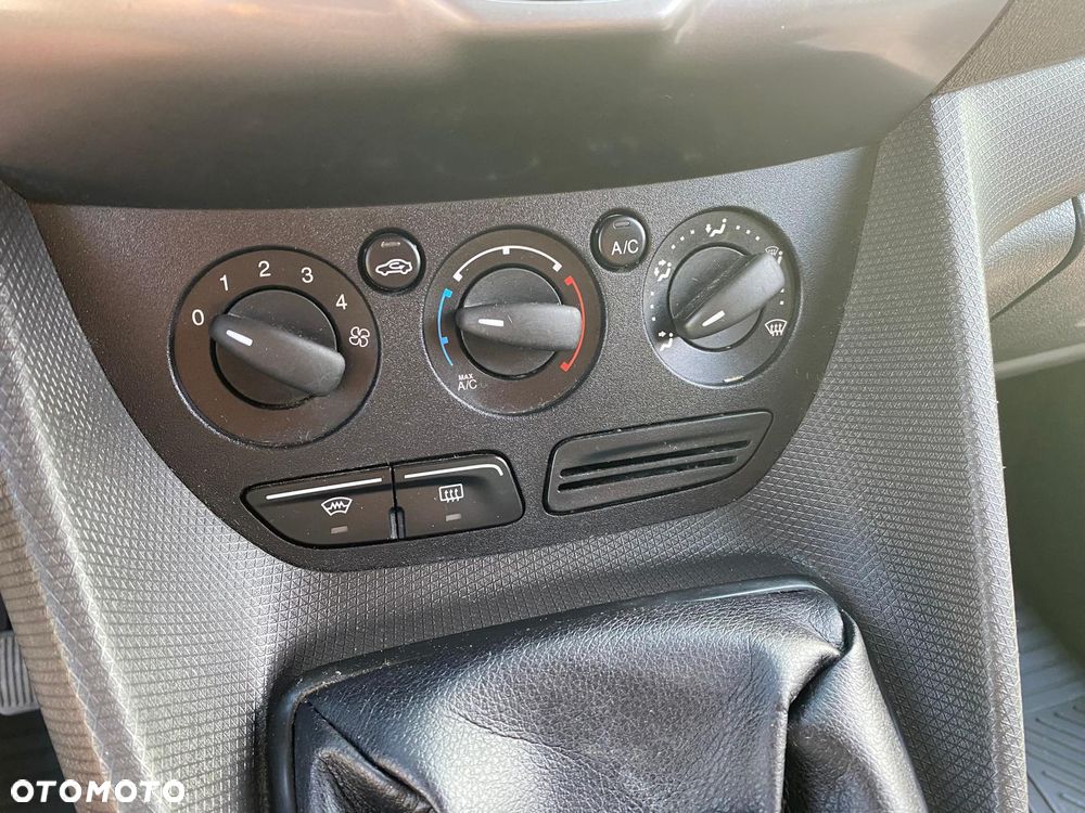Ford CONNECT - 21