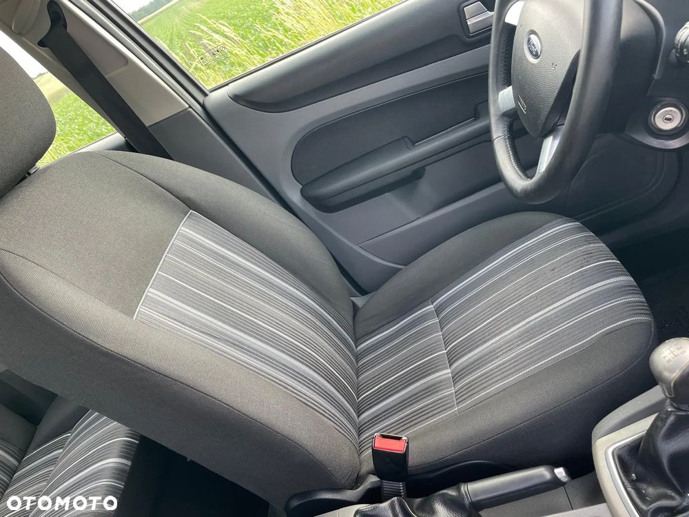 Ford Focus 1.6 16V Fun X - 19