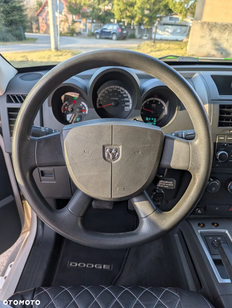 Dodge Nitro - 11