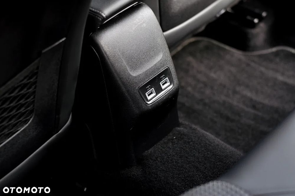 Peugeot 2008 BlueHDi 130 EAT8 GT - 24