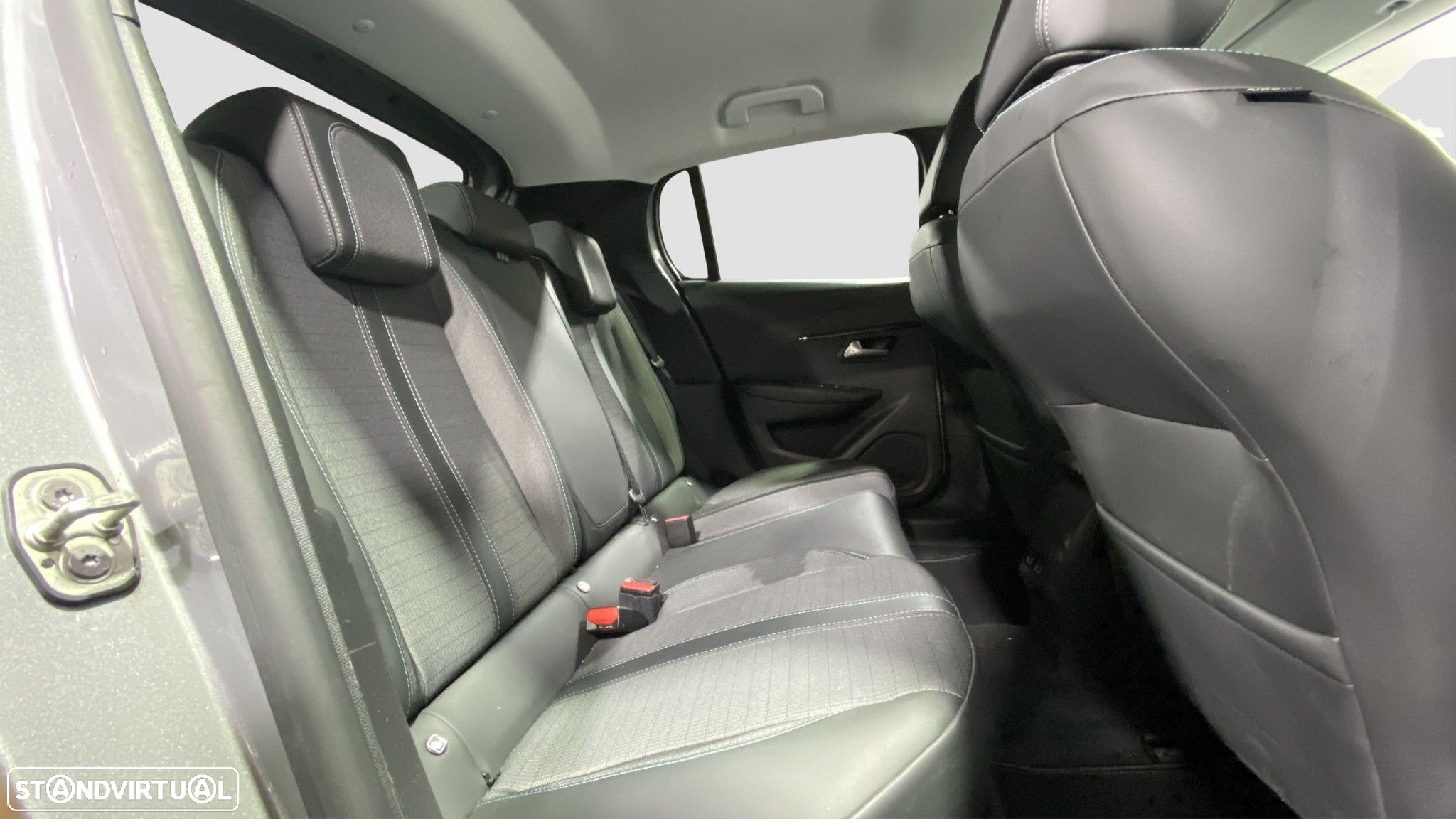 Peugeot e-208 - 10