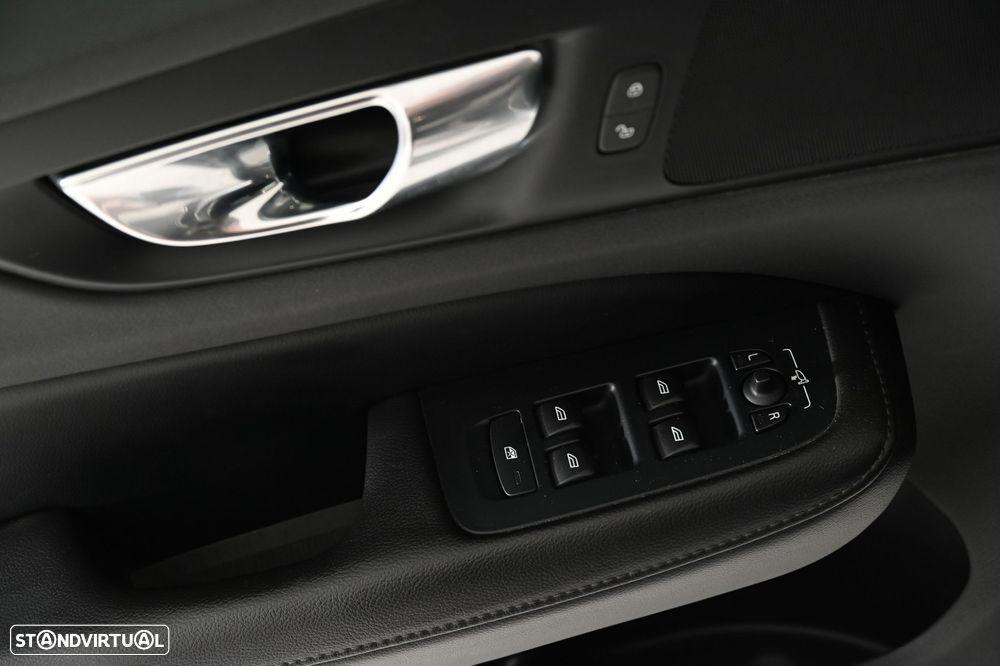 Volvo V60 2.0 D3 Momentum Geartronic - 20