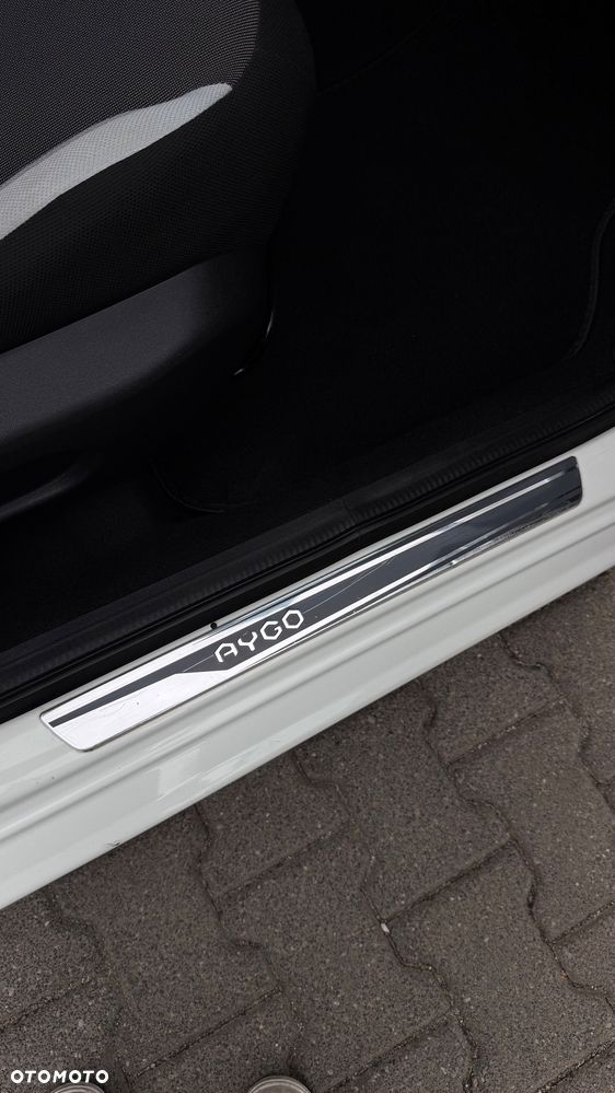 Toyota Aygo x-clusive Style Selection - 25