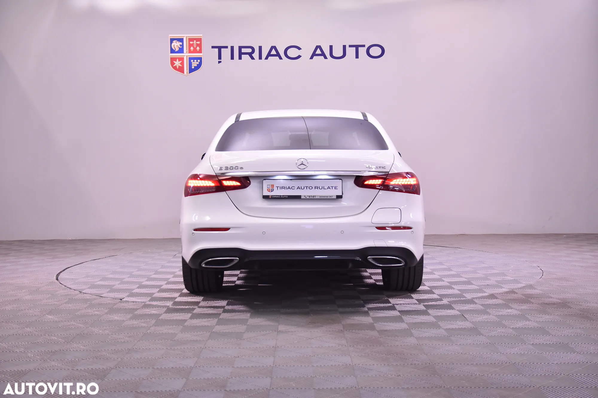 Mercedes-Benz E 300 4Matic 9G-TRONIC AMG Line - 4