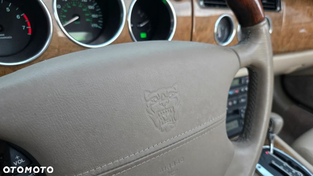 Jaguar XK XKR Cabriolet - 23