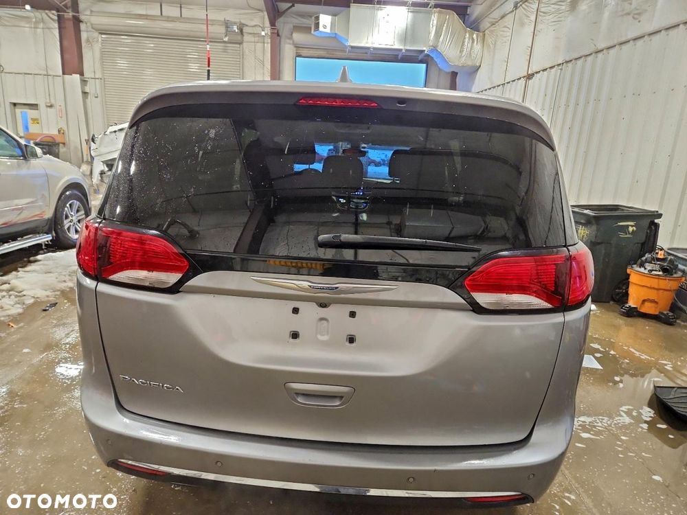 Chrysler Pacifica - 6