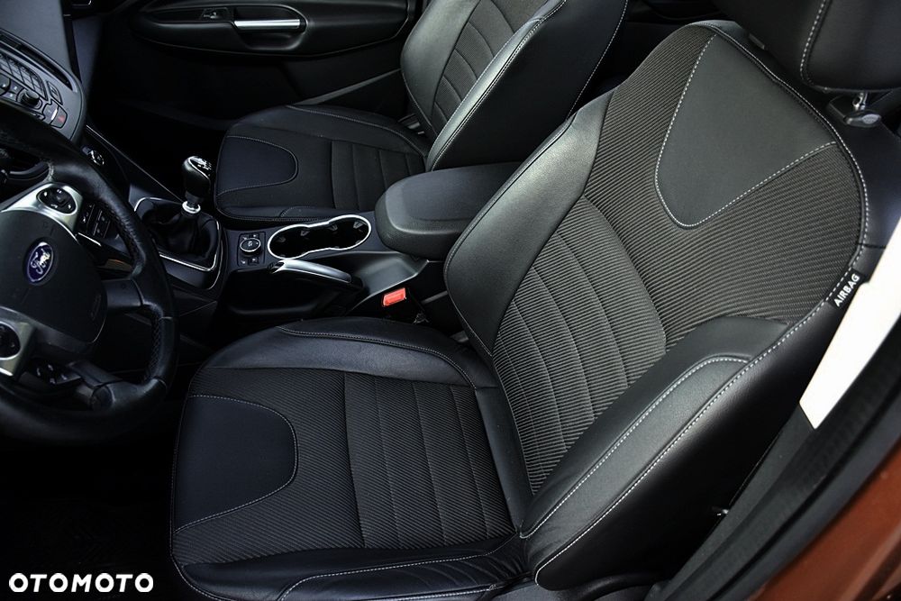 Ford Kuga 2.0 TDCi 2x4 Titanium - 33