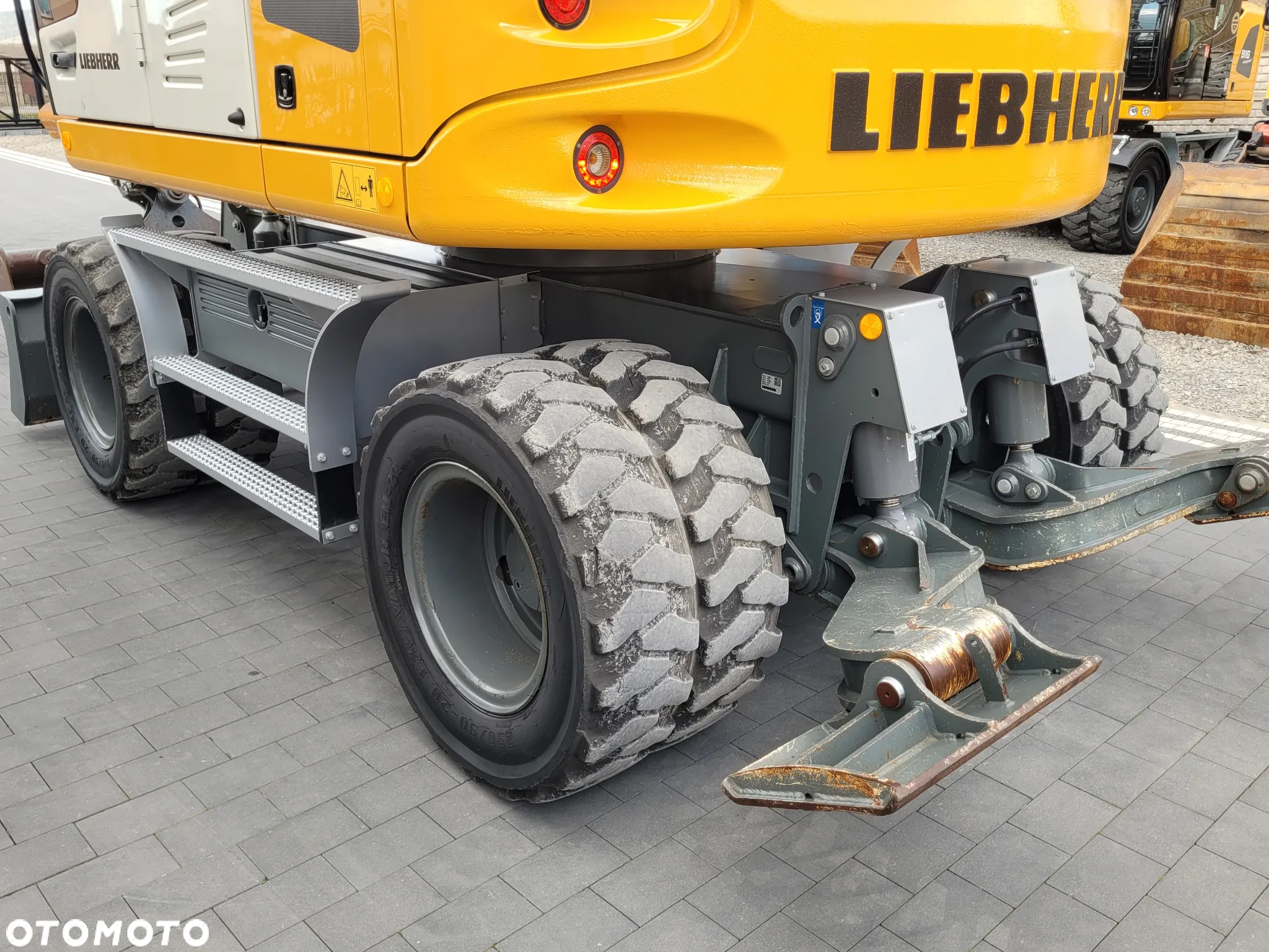 Liebherr A913 compact / 3400h / jak NOWA!!! / - 17