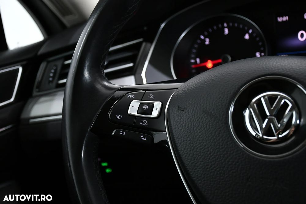 Volkswagen Passat Alltrack 2.0 TDI SCR 4Motion DSG - 24