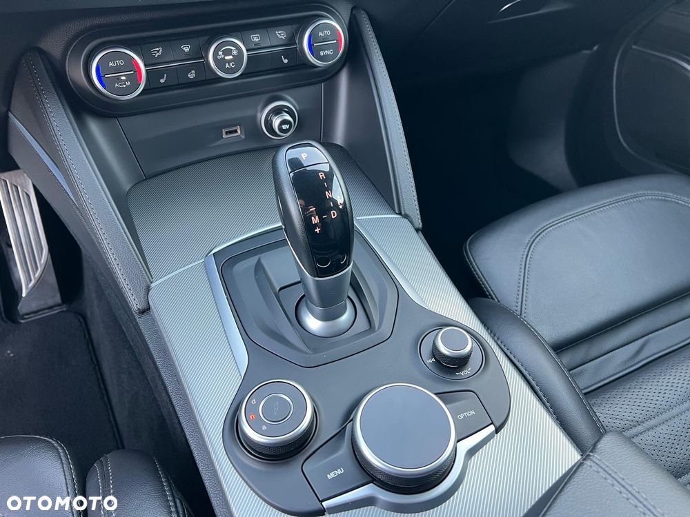 Alfa Romeo Stelvio 2.0 Turbo 16V AT8-Q4 Veloce - 27