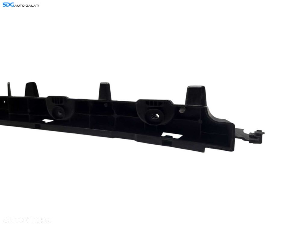 Suport Ornament Central de pe Bara Spate Volkswagen Passat B8 2014 - 2023 Cod 3G9807863 [N0498] - 2