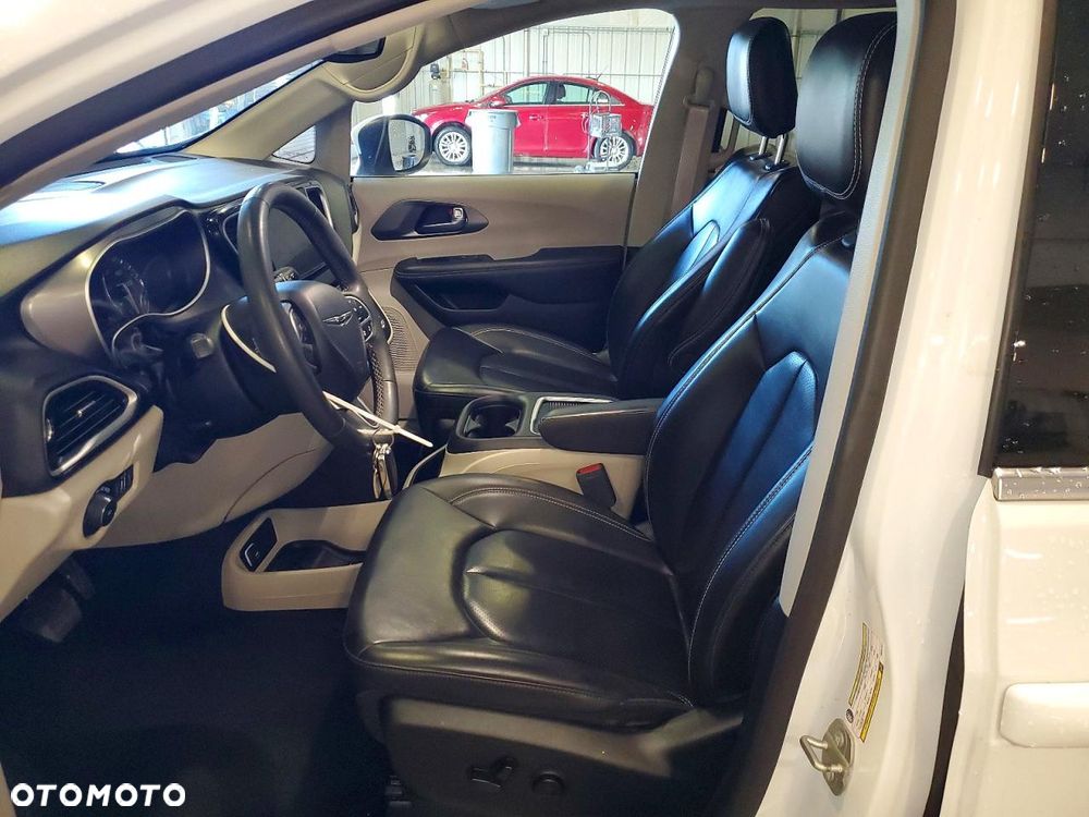 Chrysler Pacifica - 8