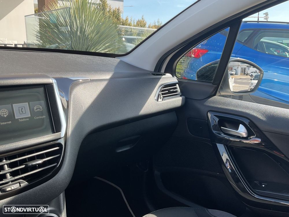 Peugeot 208 1.4 HDi Access - 26