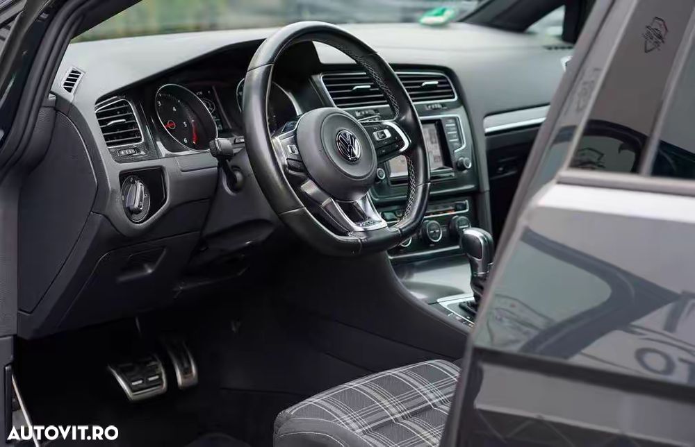 Volkswagen Golf - 20